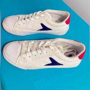 Bata Hot Shot x Wilson Sneakers - Size 7